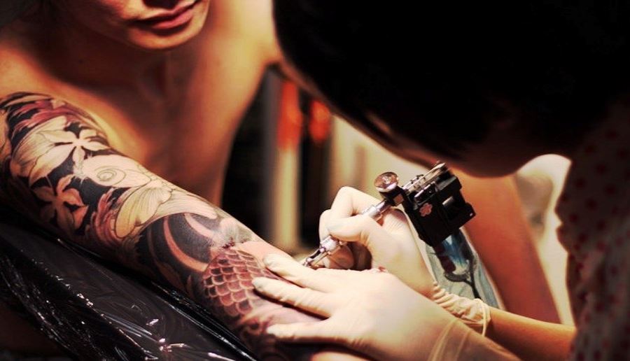 Нанесение татуировки: выбор салона