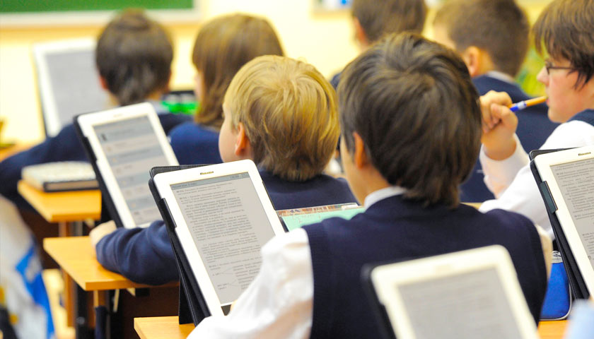 Як школяру підвищити свою грамотність за допомогою електронних посібників?