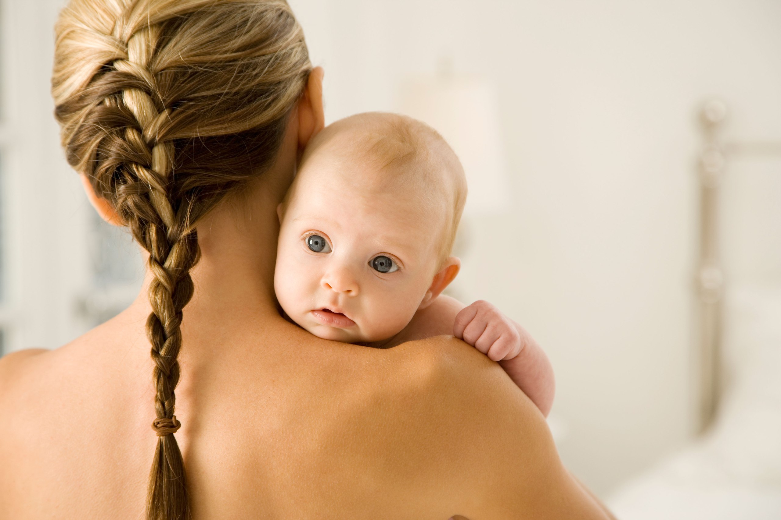 Выпадение волос после родов: прогнозы и лечение